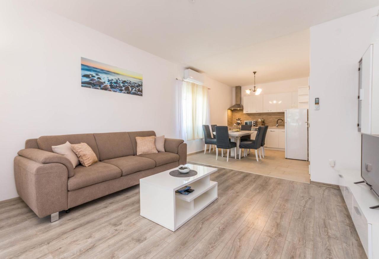 Branko Villa *